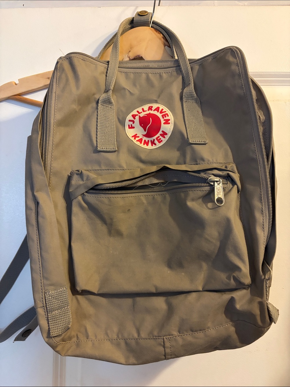 Fjallraven Kånken Backpack - Light Gray with Red Logo